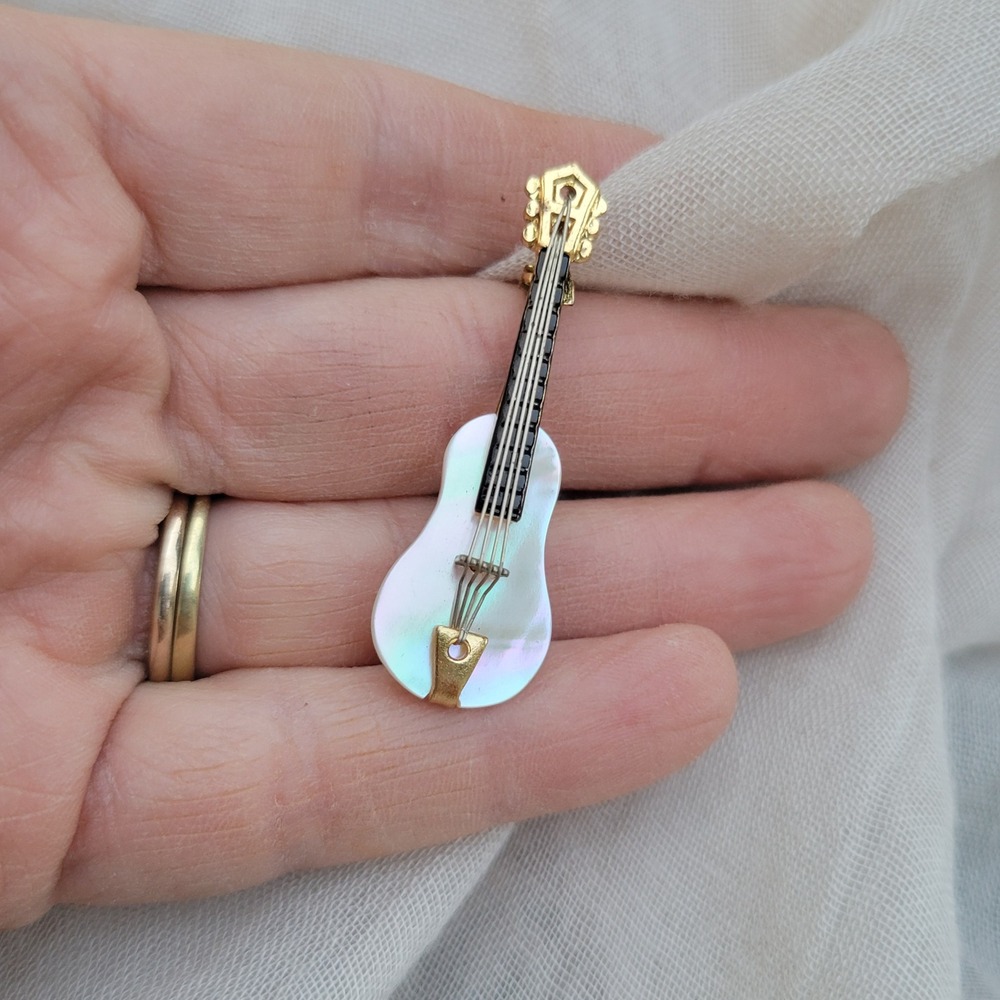 Vtg 1950s Guitar Pin White Mother of Pearl Gold-tone Wire Strings lapel unisex